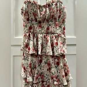 Dress, ruffles dress, floral, girls size M. Elegant floral dress.
